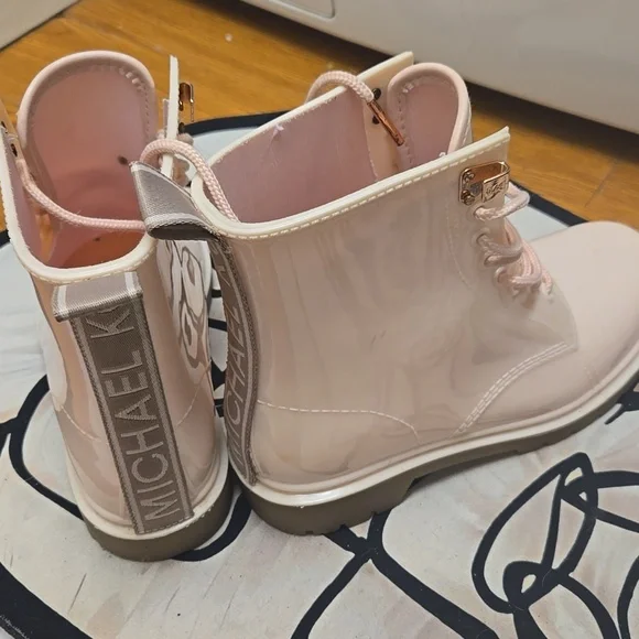 Michael Kors Blush Pink Tavie Rain Booties Women's Size 6 - Picture 1 of 8